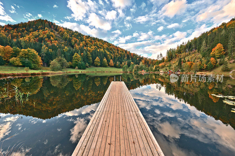 Fall Reflections, Sommersbergersee，奥地利